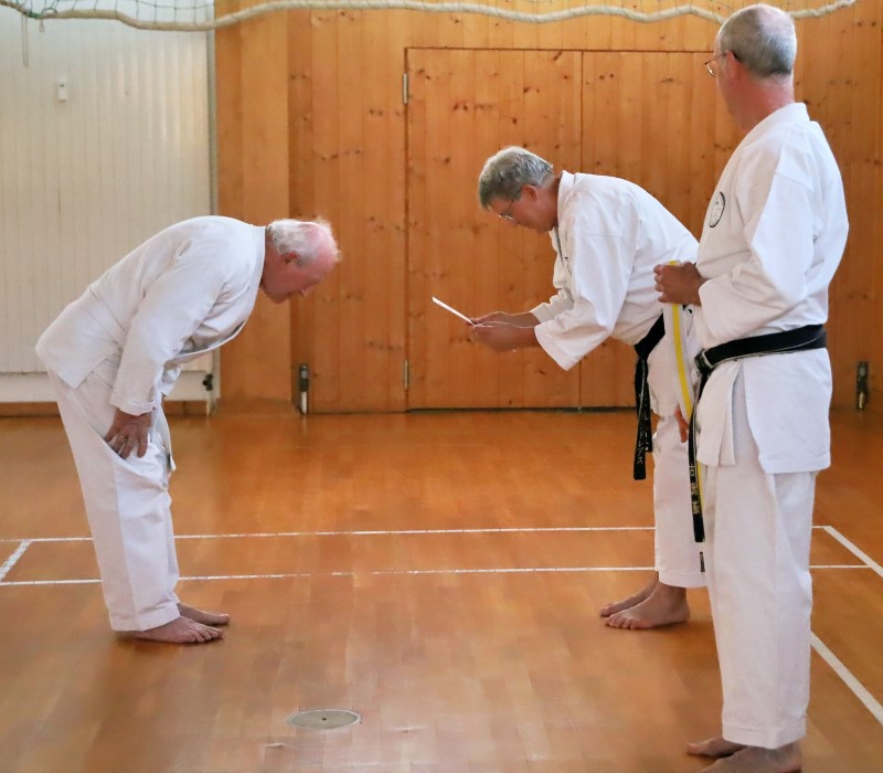 Willi Überreichung Urkunde 1